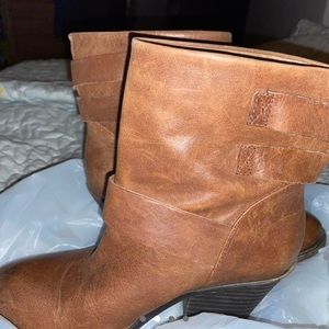Lucky Brand Gently Used, like new, tan boots. Perfect for Fall!!